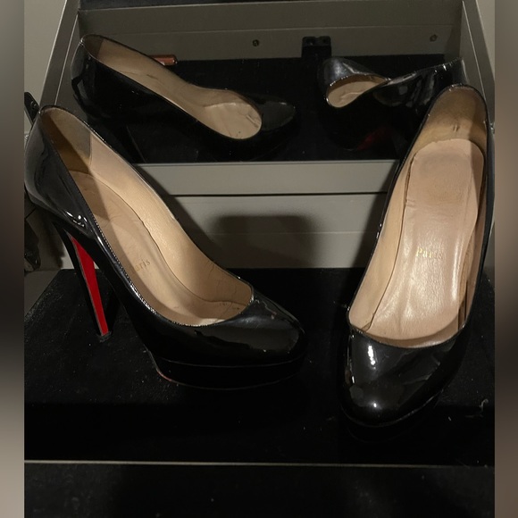 Christian LouBoutin Patent Leather Bianca Heels Sz 38.5 Original Box & Dust Bag - Picture 2 of 6